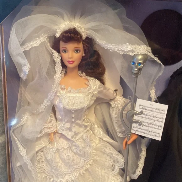 Barbie and Ken Phantom of the Opera Fao Schwartz Limited Collectible Edition - Picture 3 of 8
